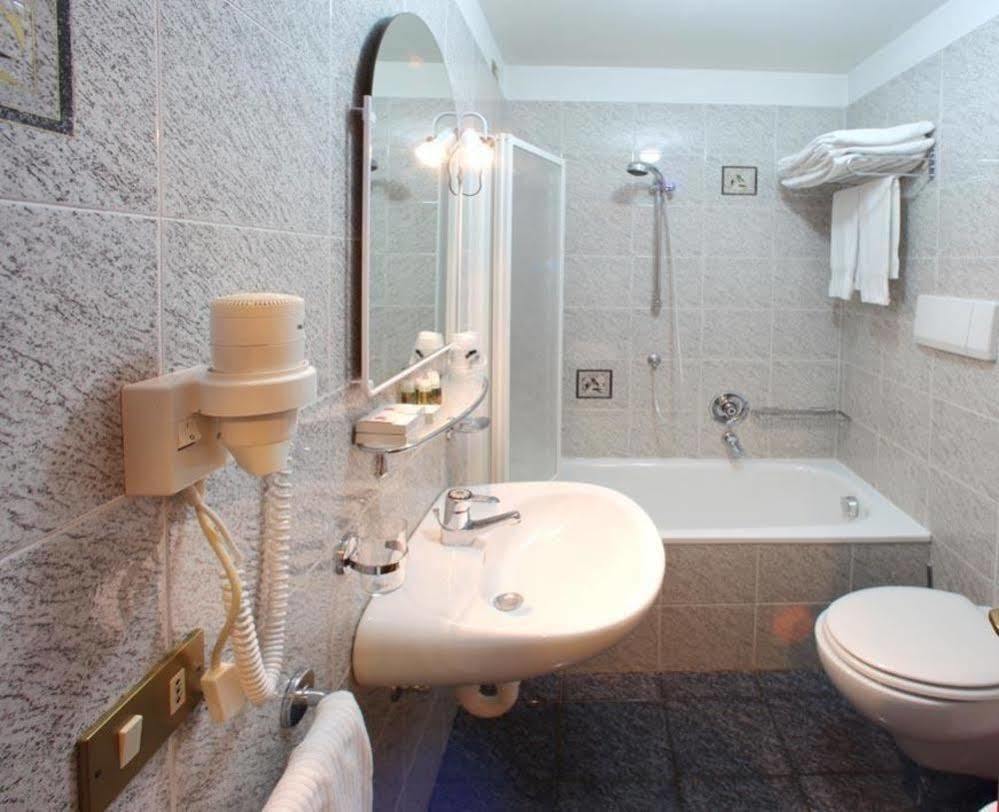 Hotel Erika Madonna Extérieur photo
